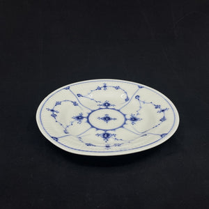 Stor Musselmalet Riflet kagetallerken fra 1820-1850