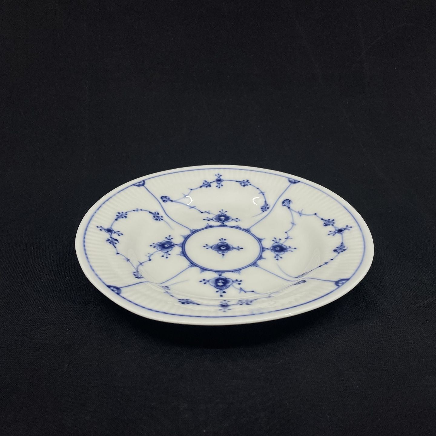 Large Blue Fluted Plain cake plate from the 1820-1850