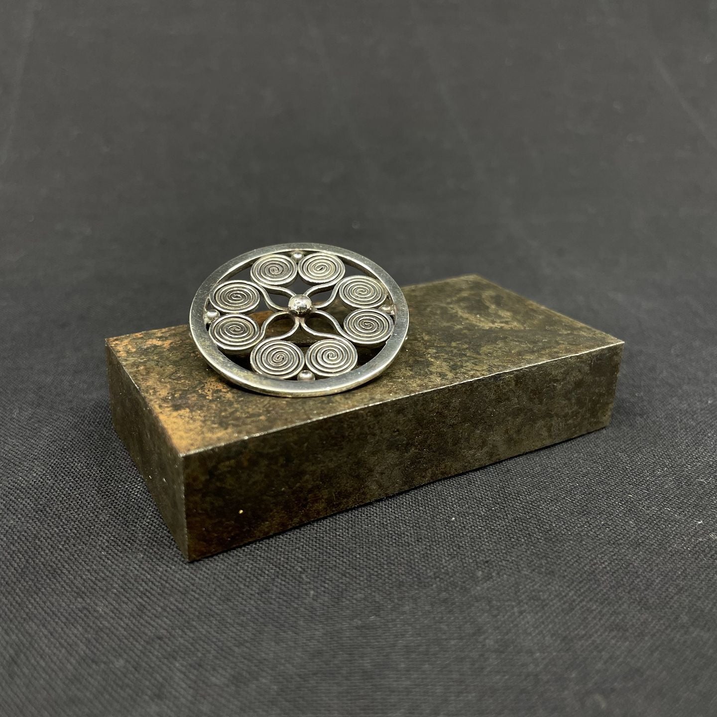 Modern brooch in silver