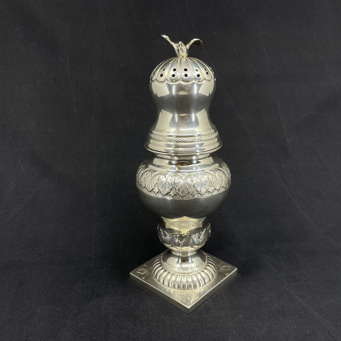 Dansk sukkerstrø i sølv