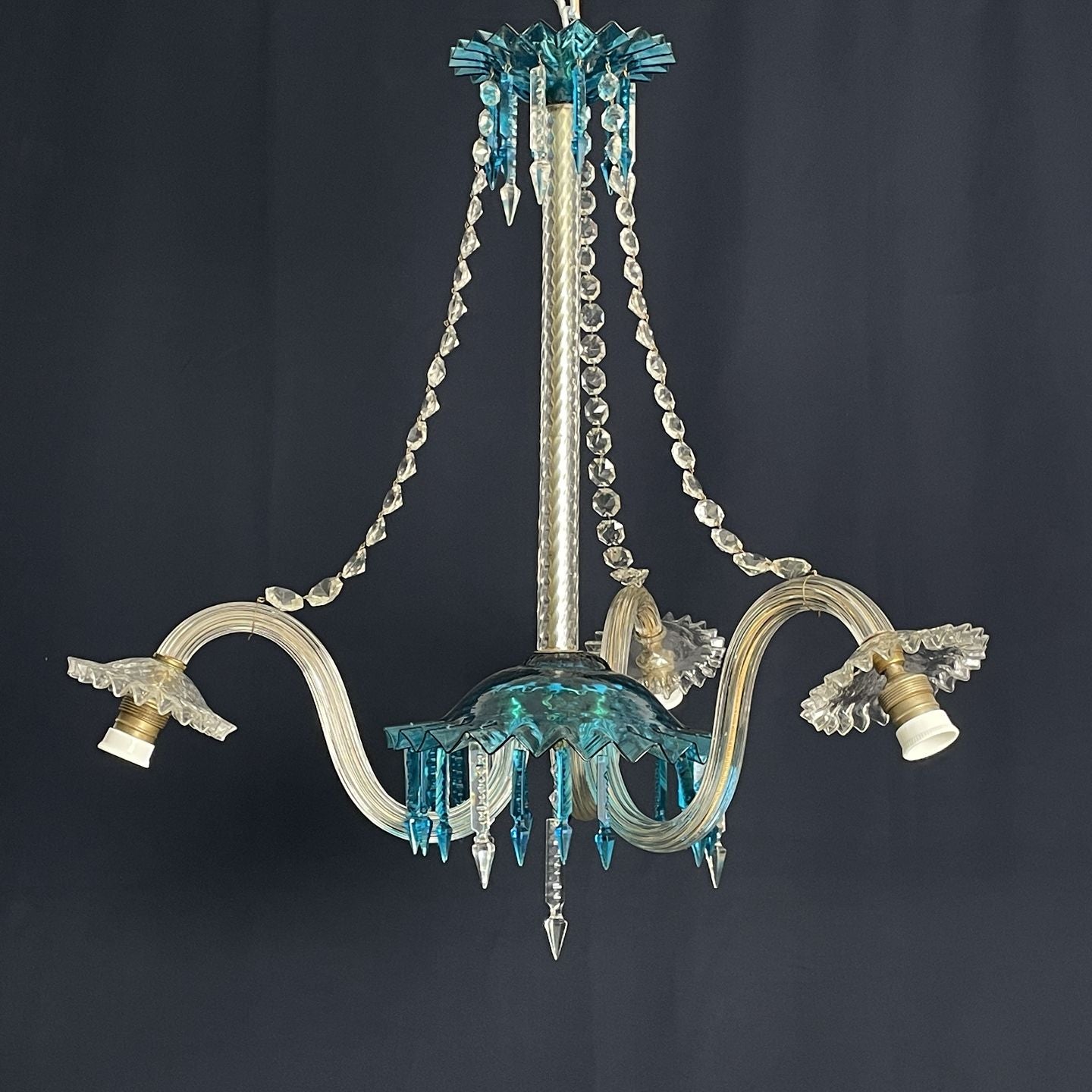 Fin gammel lysekrone fra Frankrig