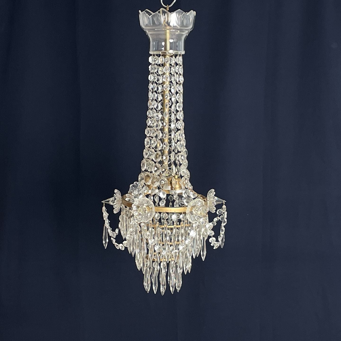 Beautiful sack crown from the 1920s