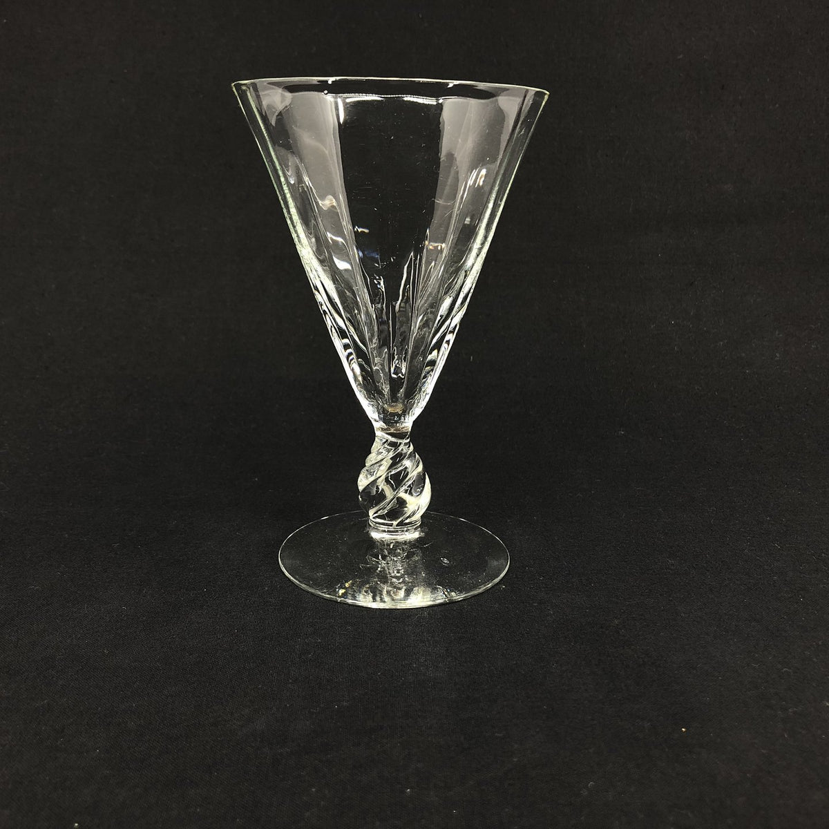 Ida without gold red wine glass