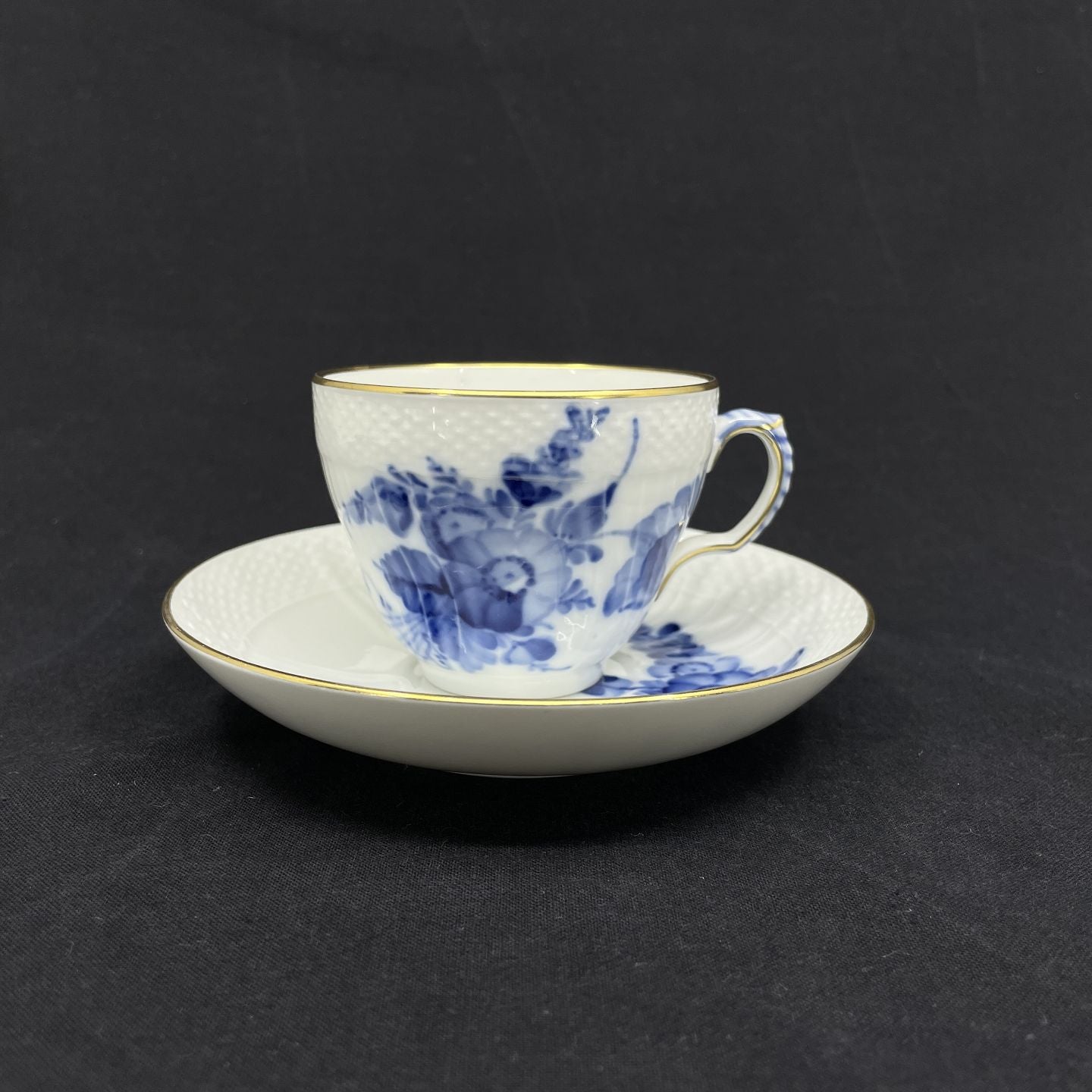 Blue Flower Curved coffee cup with gold
