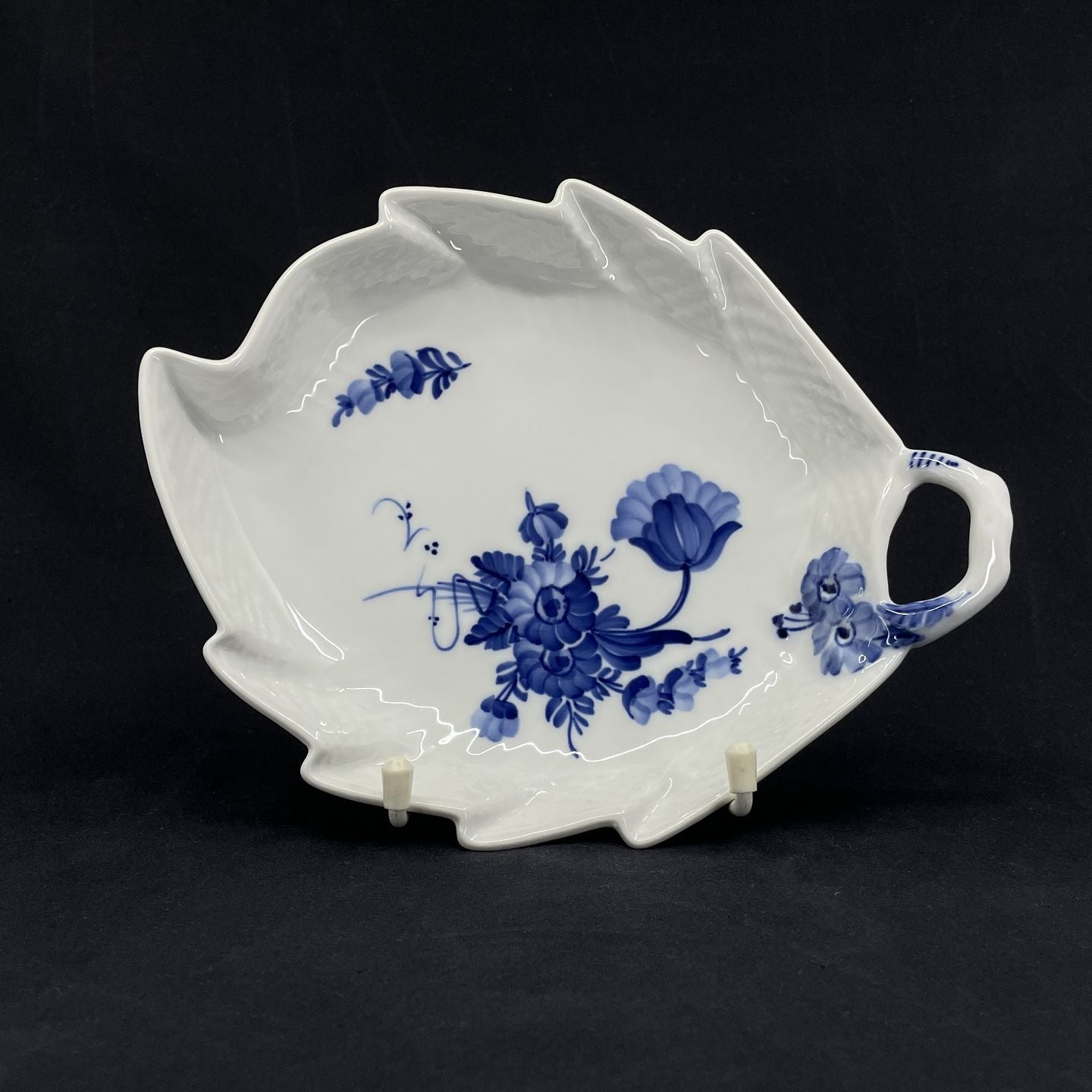 Blue Flower Curved serving dish
