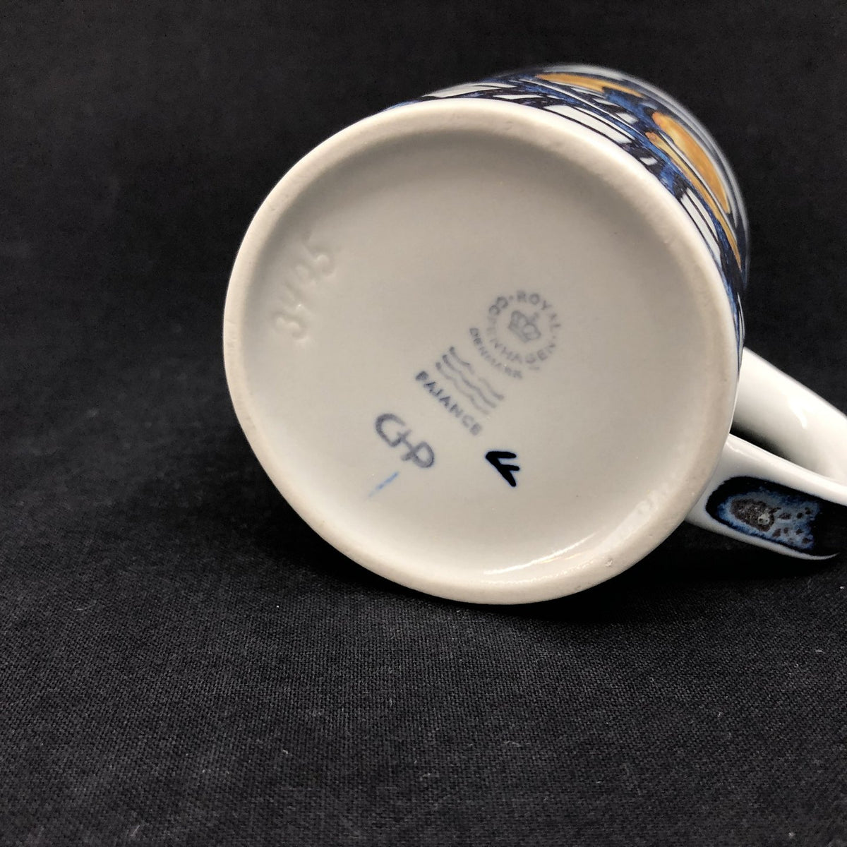 Royal Copenhagen small vintage mug 1973