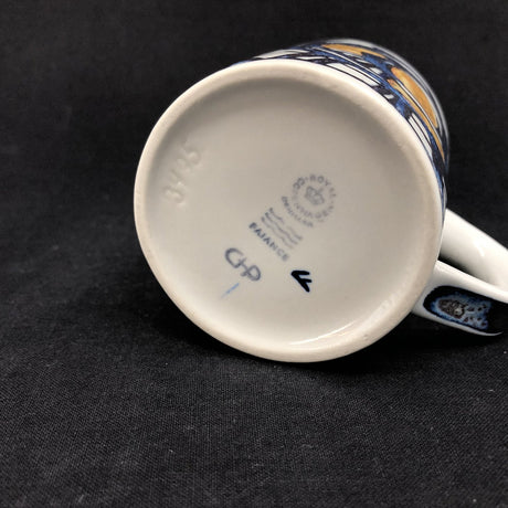 Royal Copenhagen small vintage mug 1973