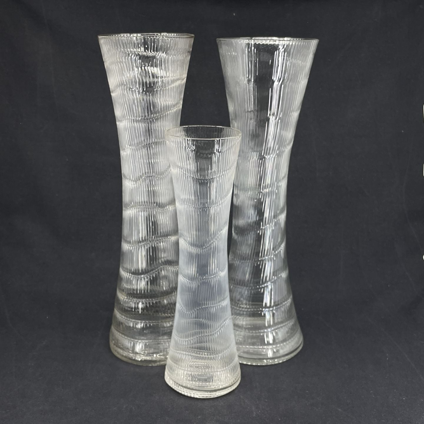 Set of 3 vases with wavy optics