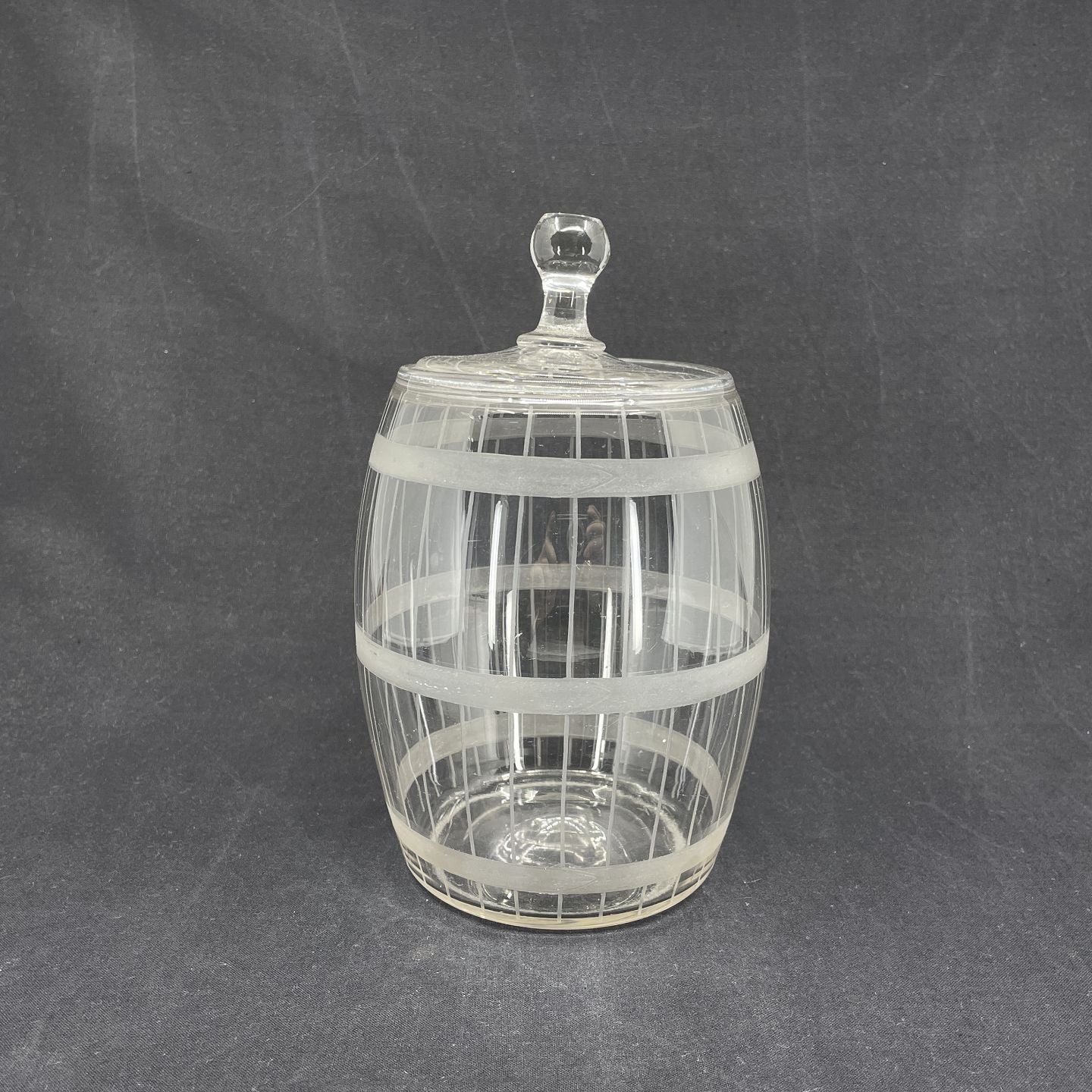 Biscuit bin with matte decoration