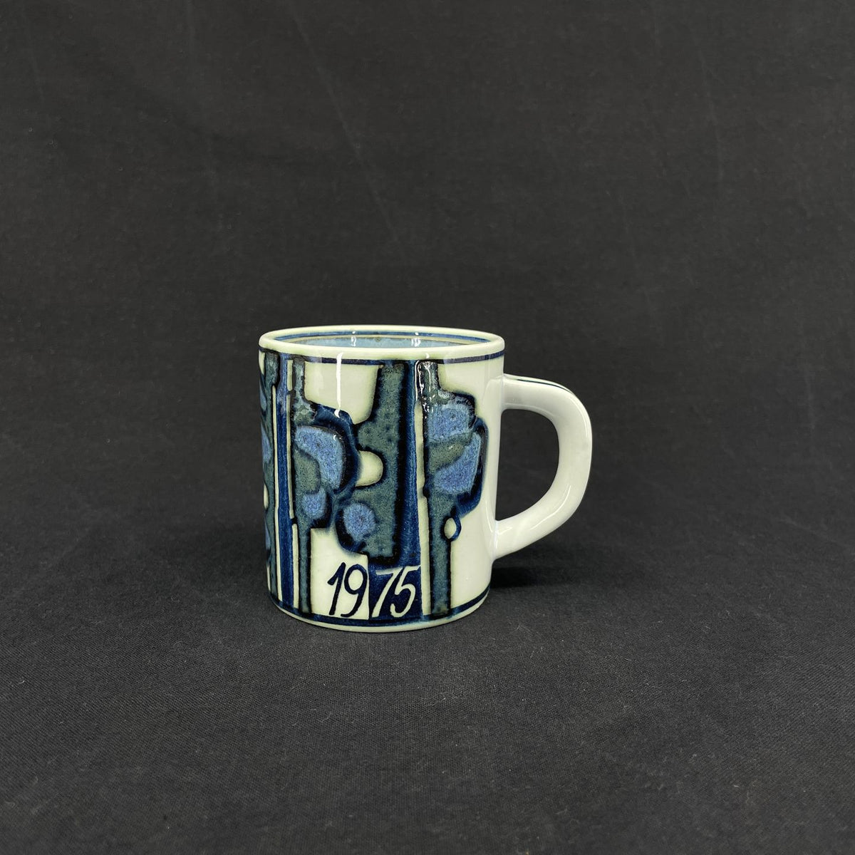 Royal Copenhagen small vintage mug 1975