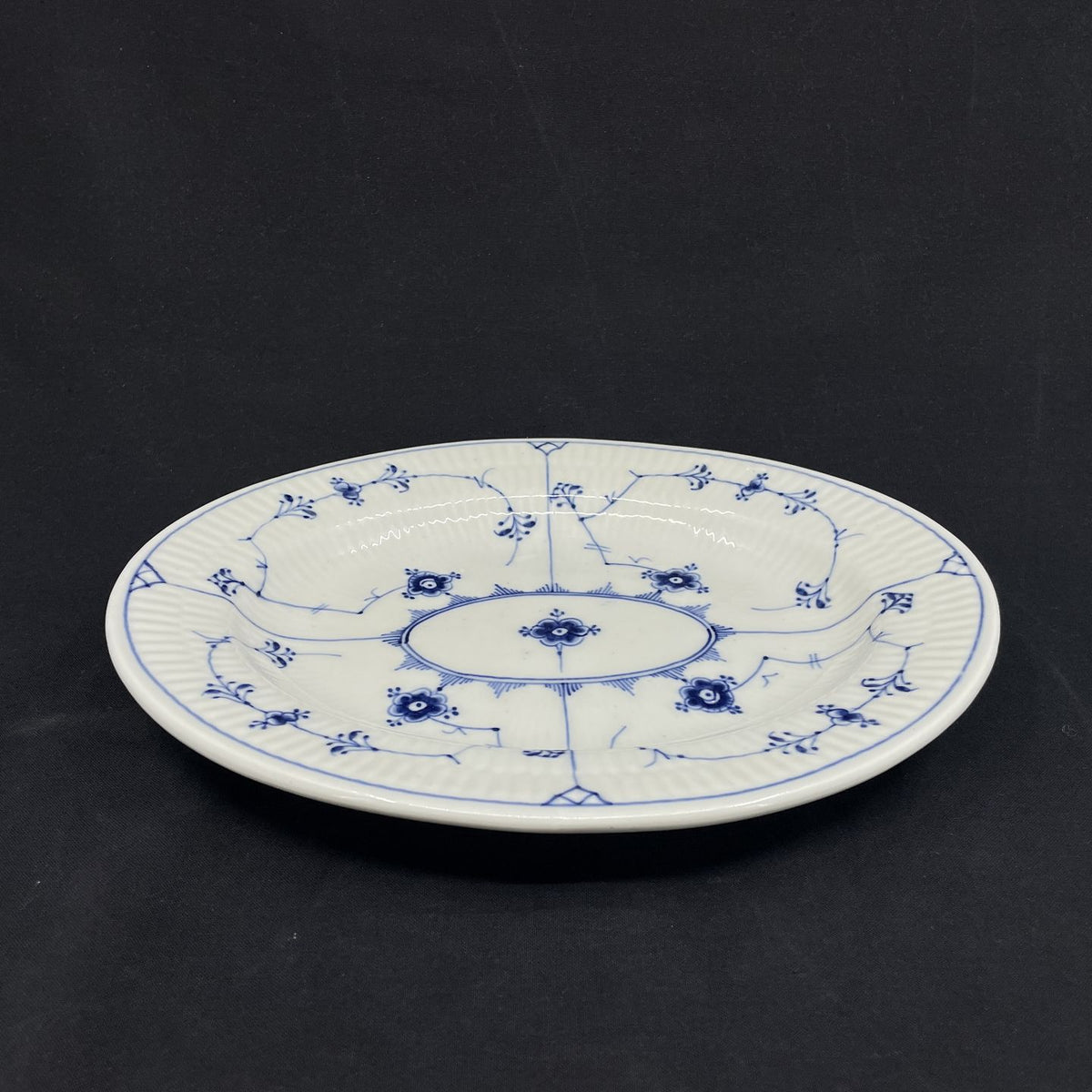 Mussel painted Fluted oval dish, 1/333