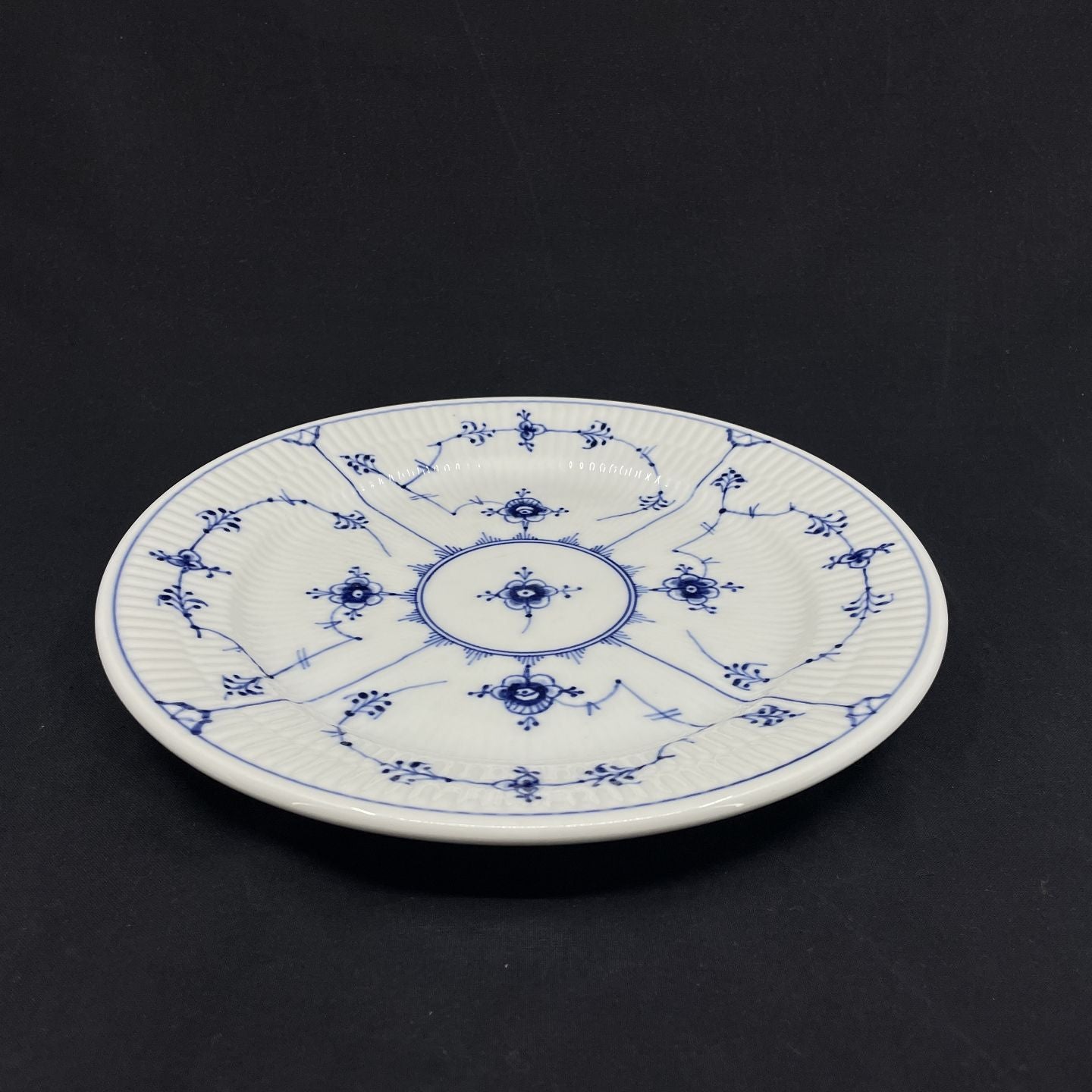 Blue Fluted Plain dinner plate
