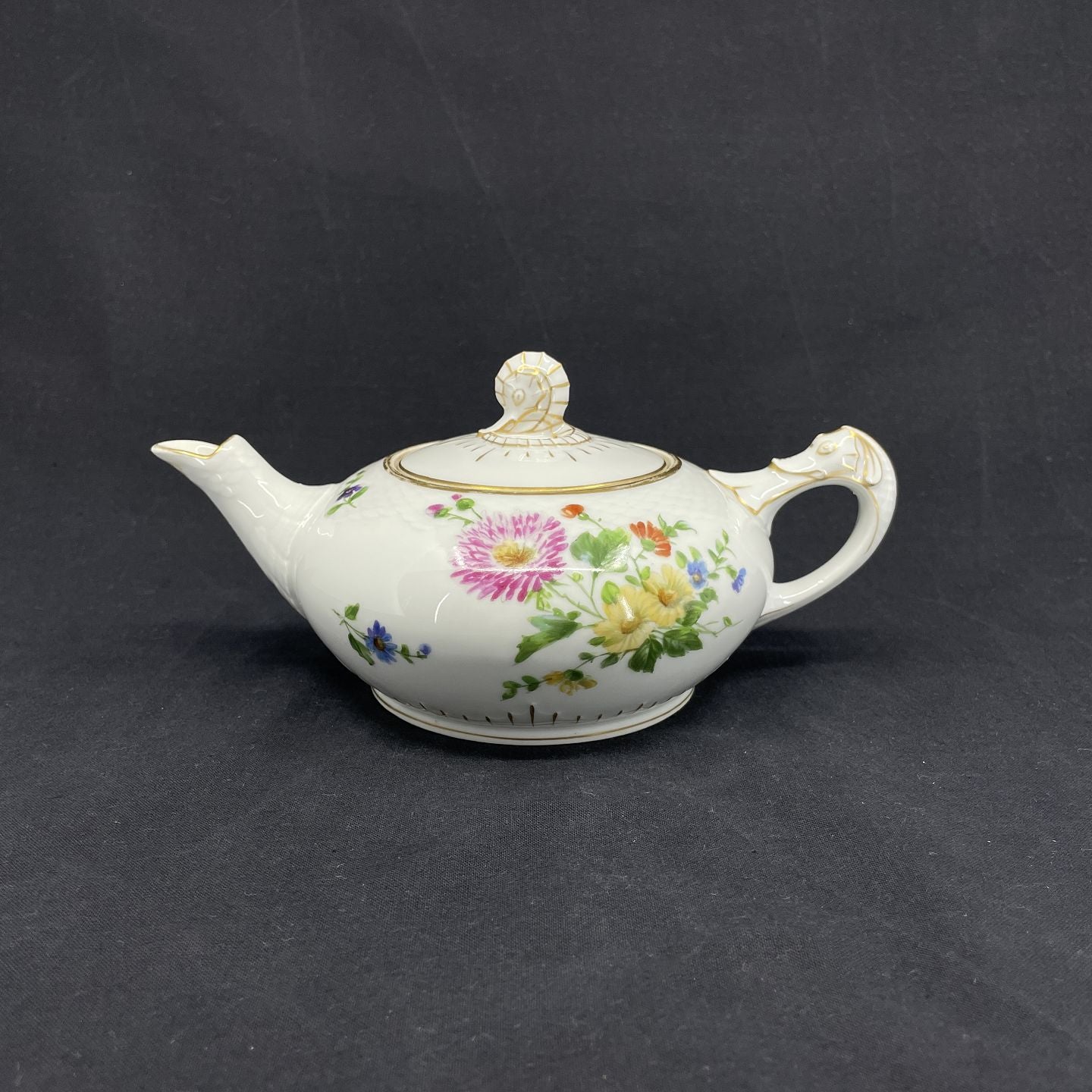 Rare small Saxon Flower ufo teapot