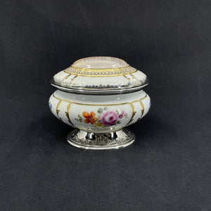 Bonbonniere fra Royal Copenhagen med motiv af Amalienborg