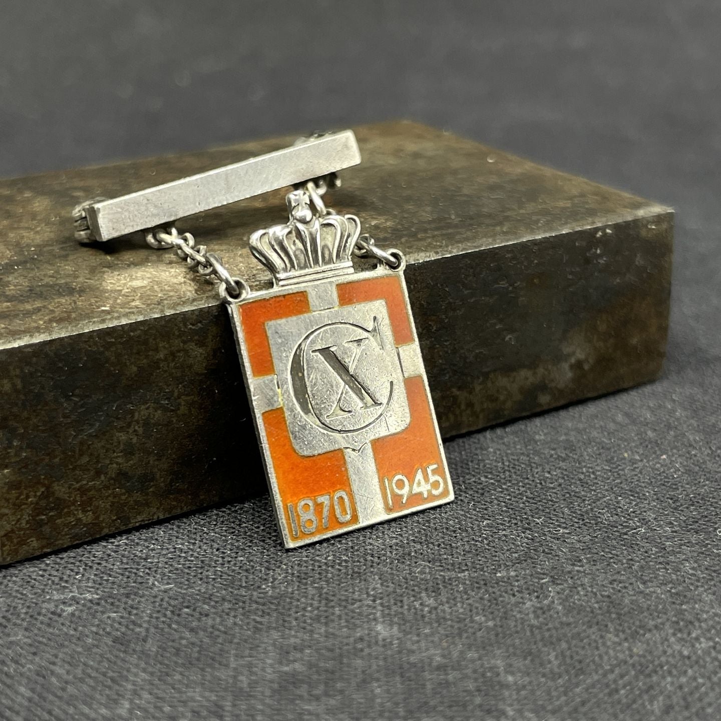 Royal badge with beam 1870-1945