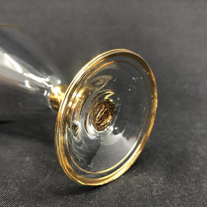 Ida med guld portvinsglas