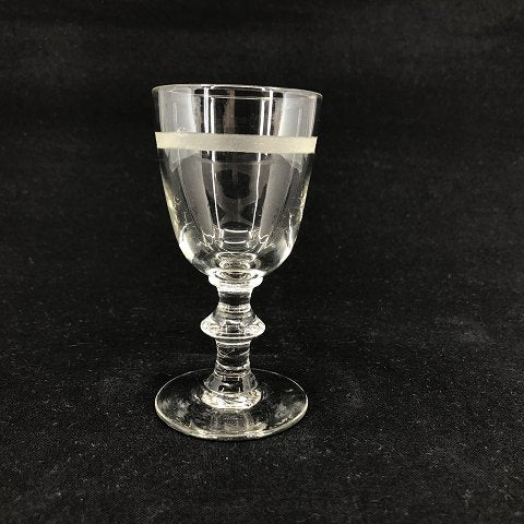 Belt cut Berlinois port wine glass