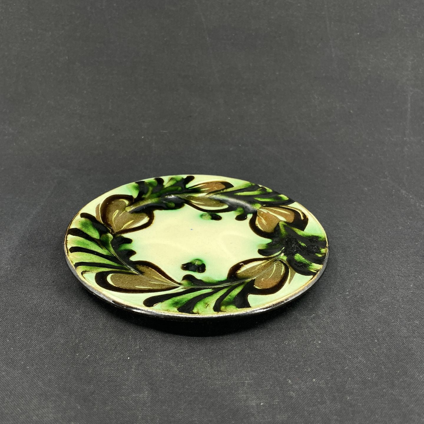Kähler cow horn painted cake plate