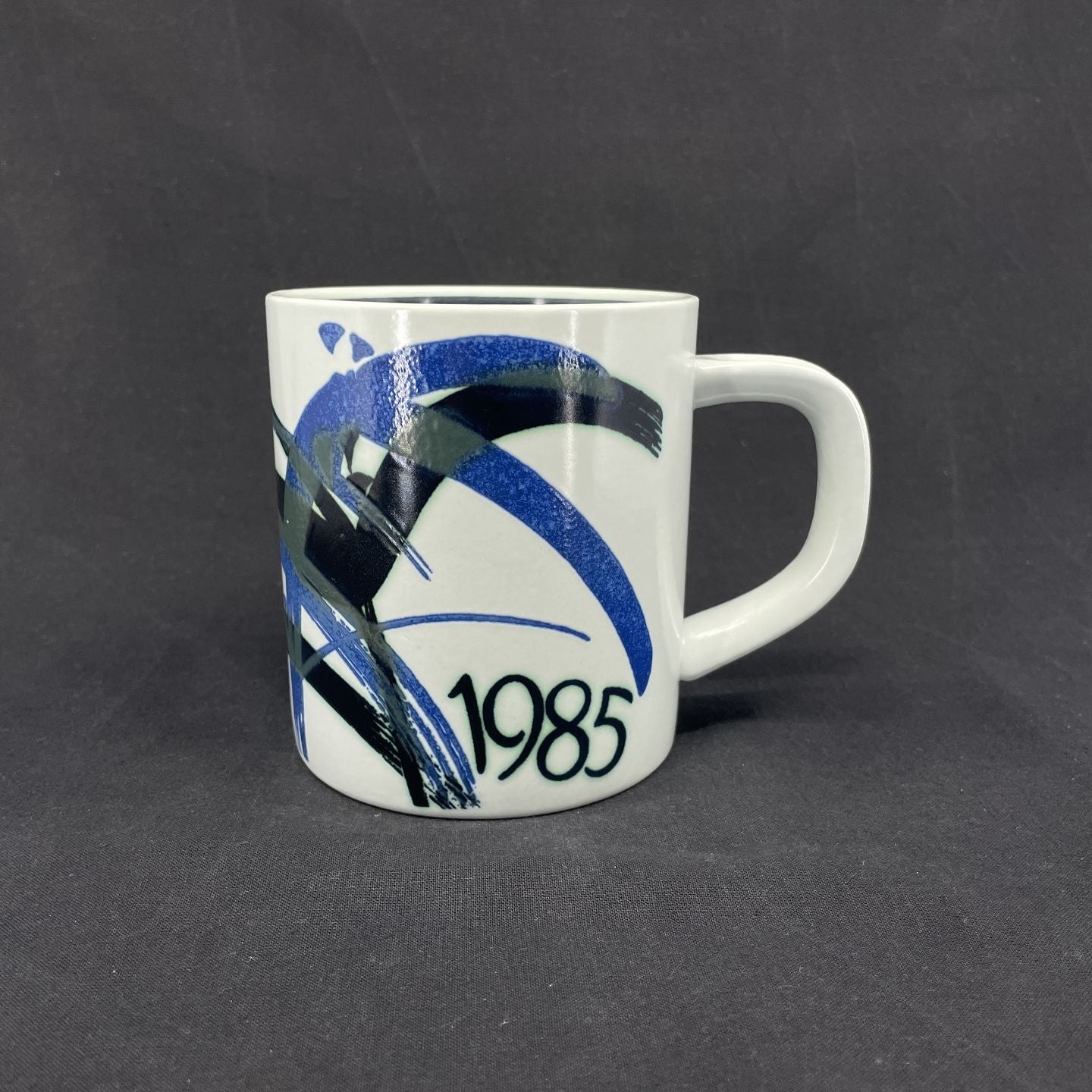 Royal Copenhagen stort årskrus 1985