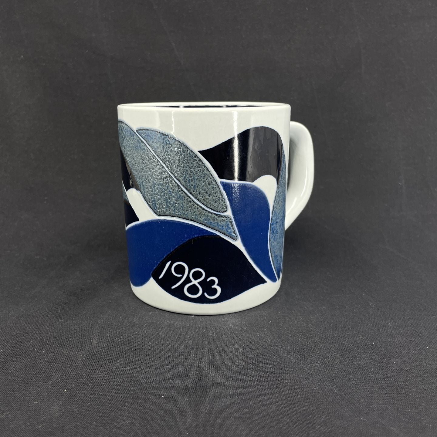 Royal Copenhagen stort årskrus 1983