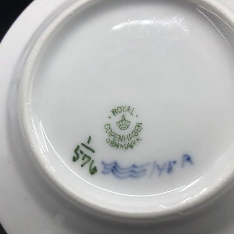 Mussel painted half-blond cake plate, 14.5 cm.