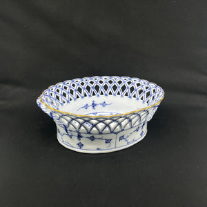 Blue Fluted Full Lace fruit bowl with gold, 1/1057