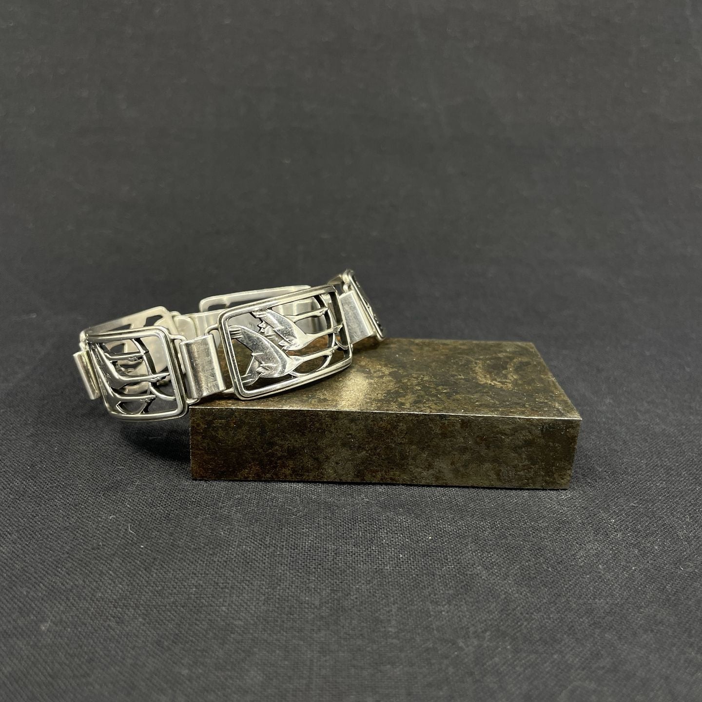 Moderne armlænke i sølv fra Grann & Laglye