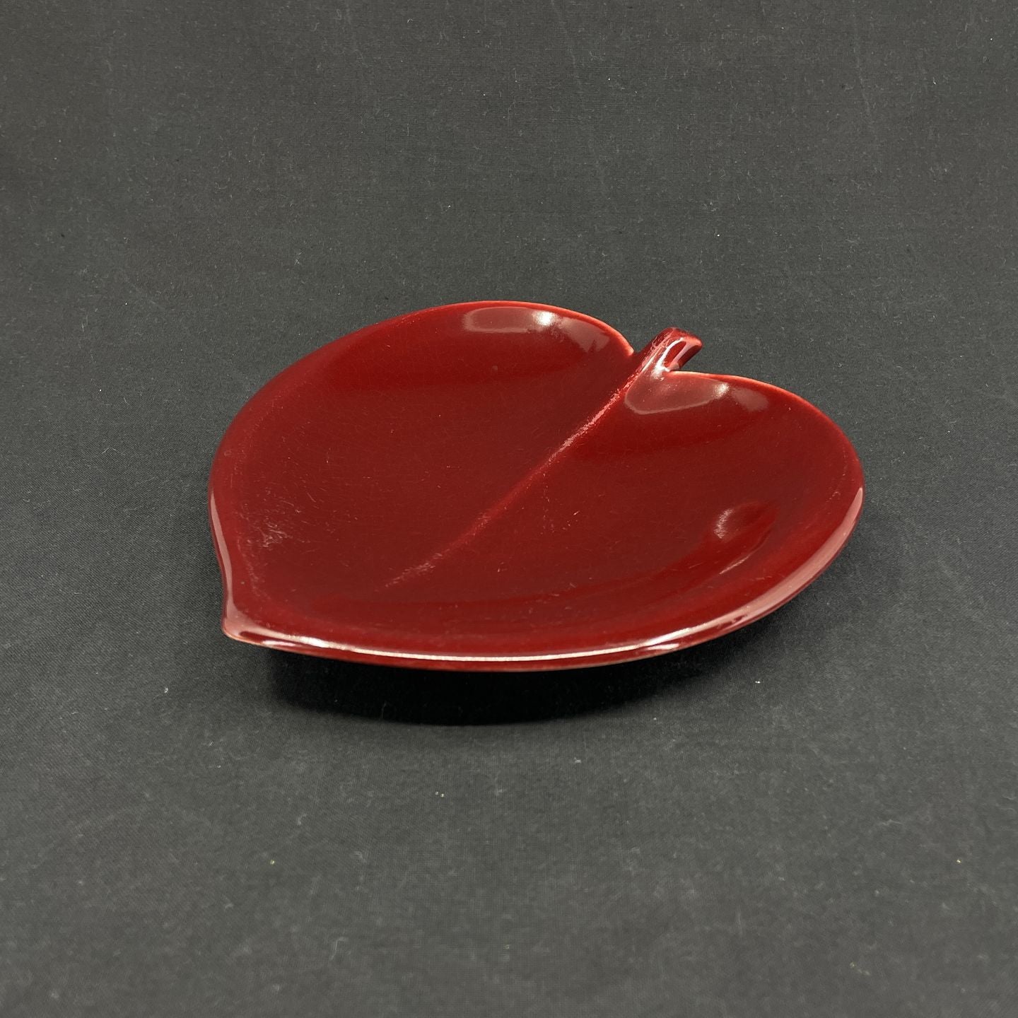 Bordeaux Confetti leaf dish