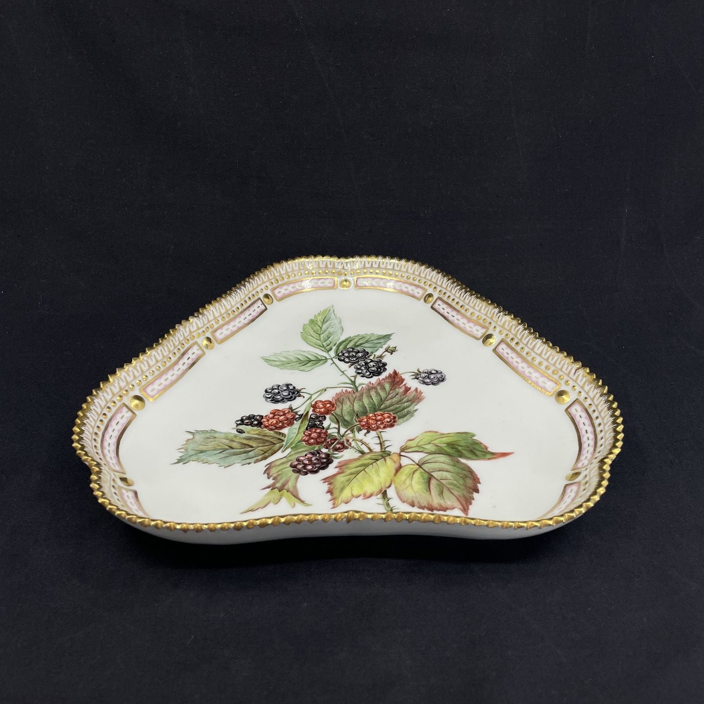 "Flora Danica" triangular dish