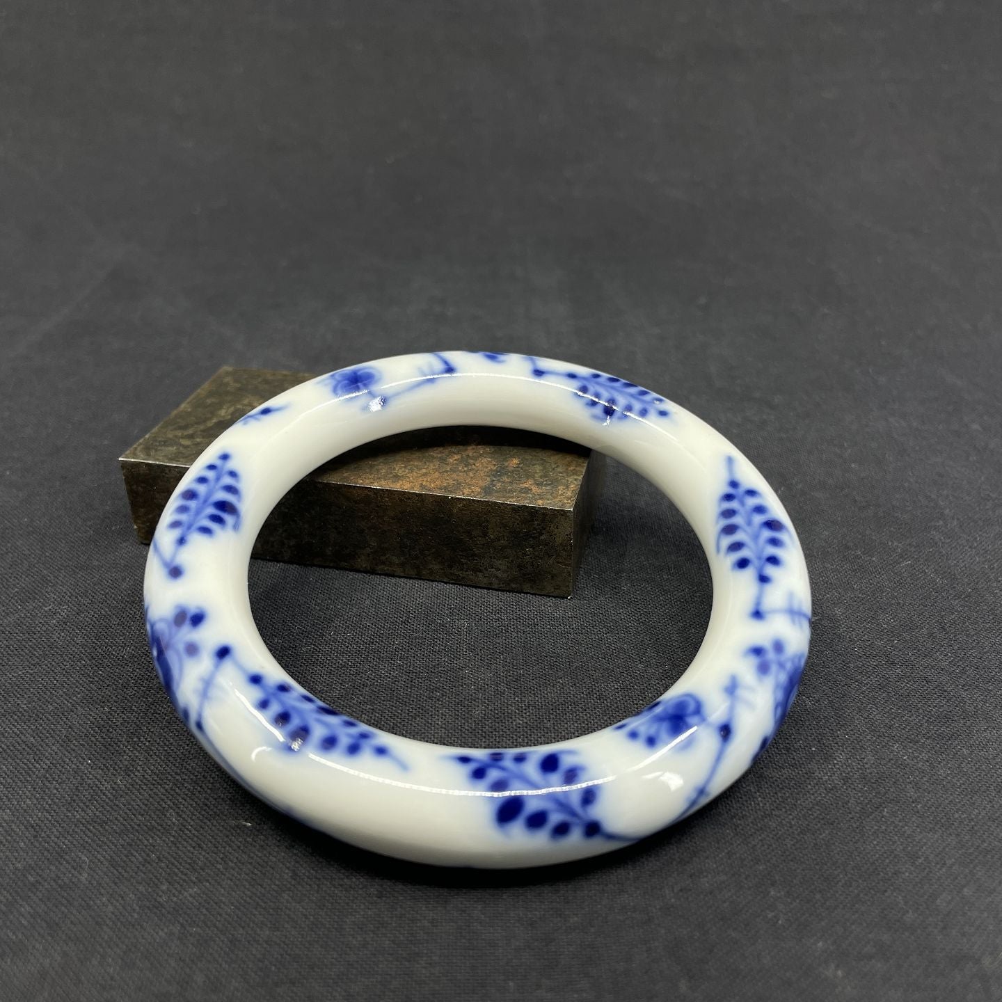 Musselmalet armring