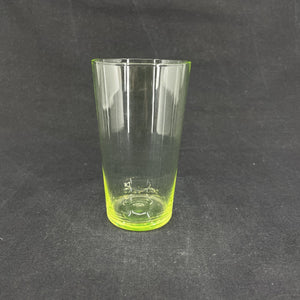Neongrønt sodavandsglas fra Holmegaard