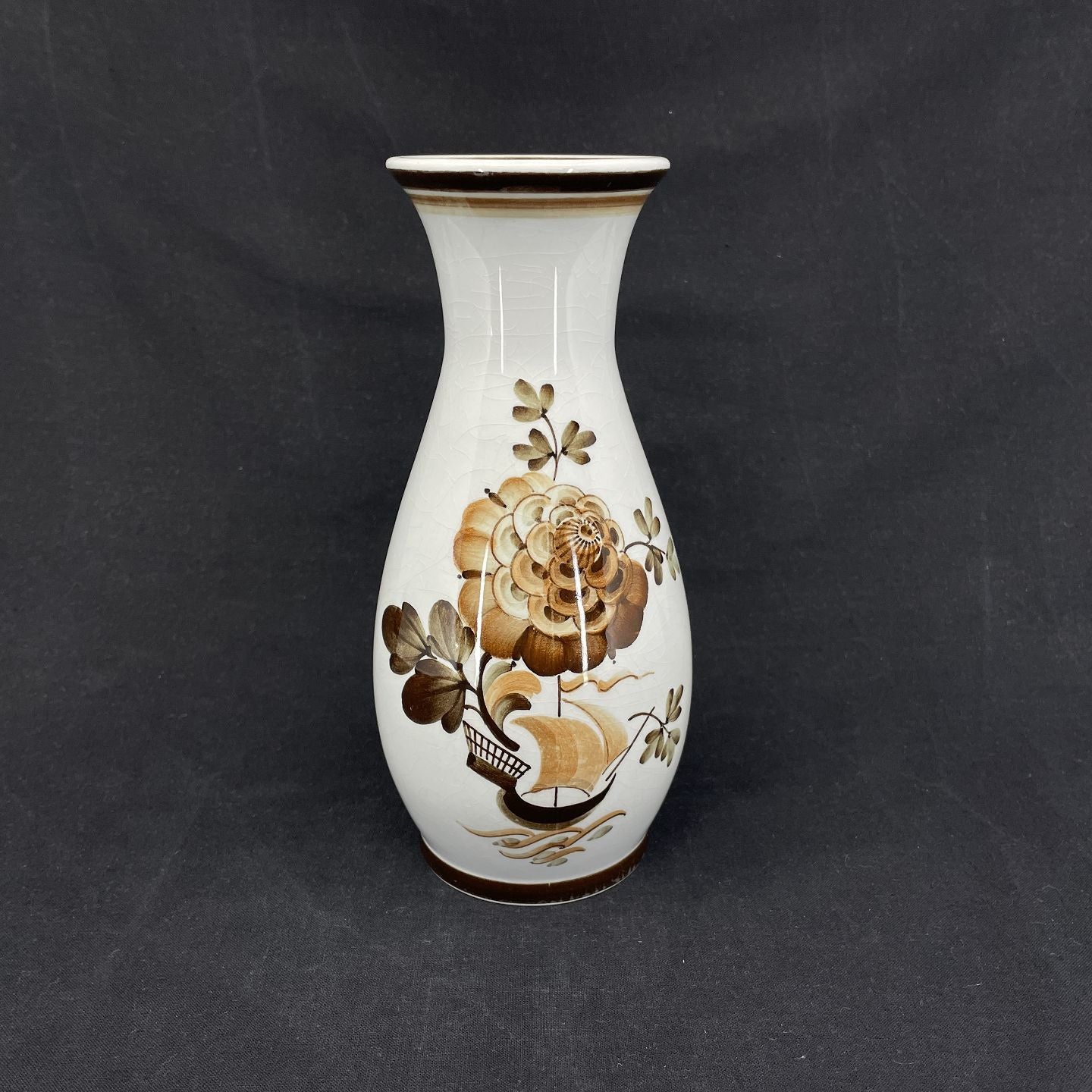 Brun Tranquebar vase med skib fra Aluminia