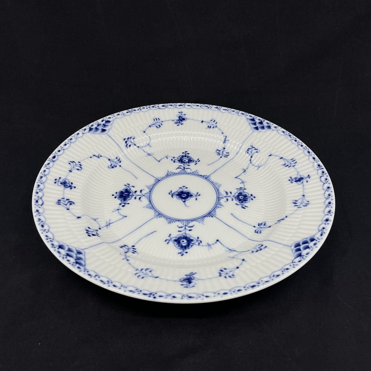 Musselmalet Halvblonde middagstallerken, 25,5 cm.