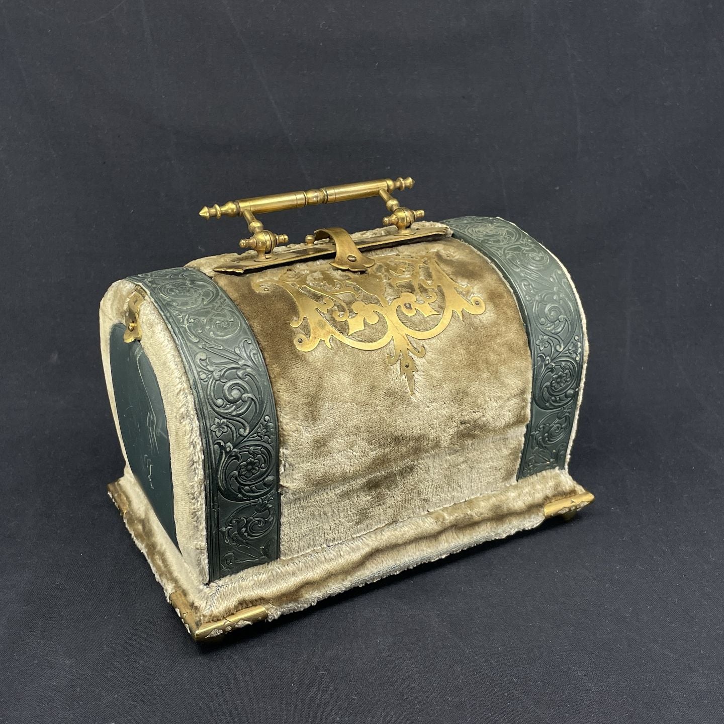 Antique necessaire in velor