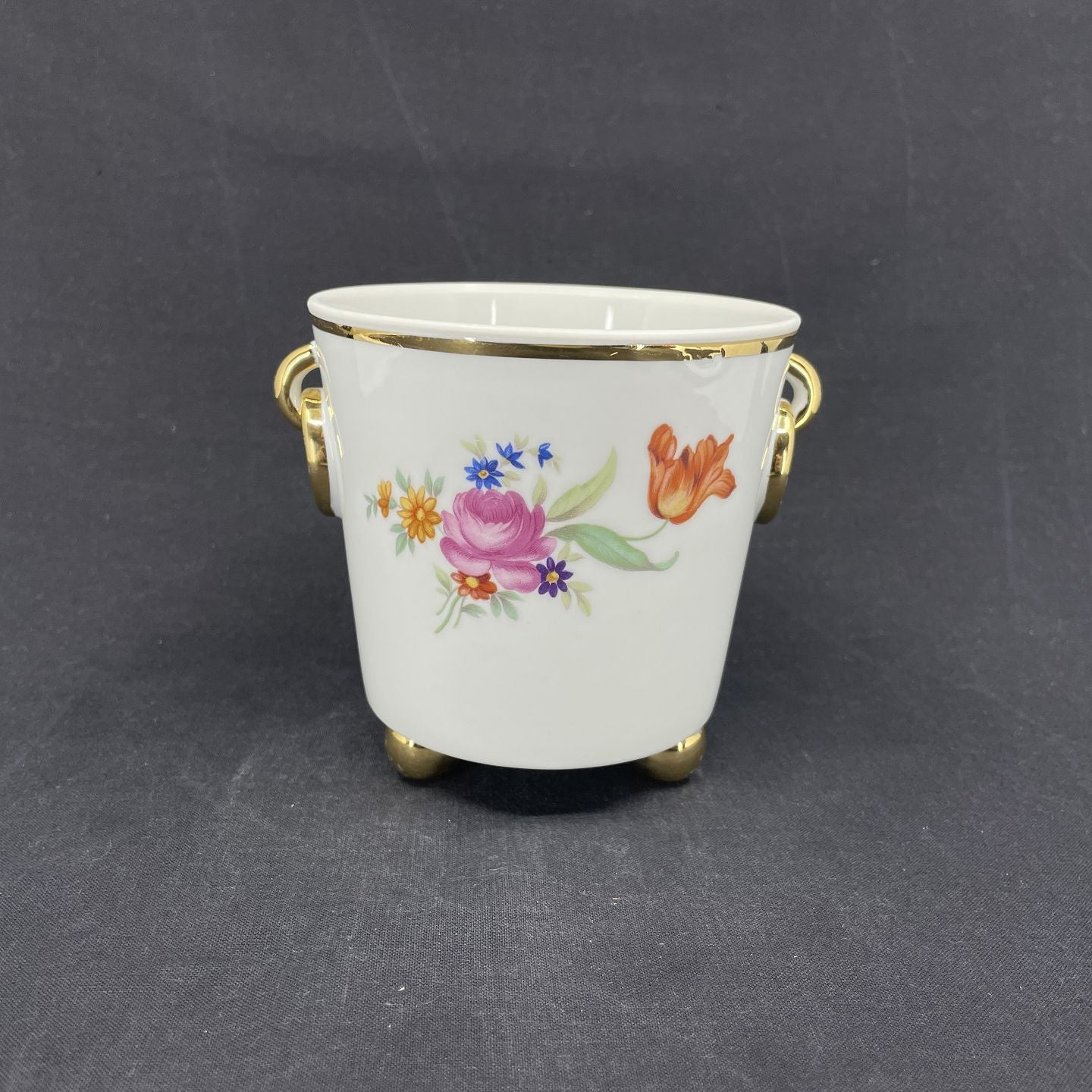 Urtepotteskjuler med kuglefødder, 11 cm.