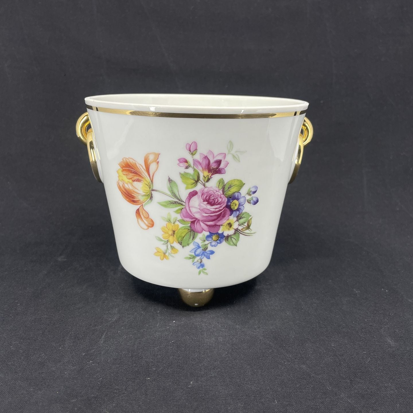 Urtepotteskjuler med kuglefødder, 13 cm.