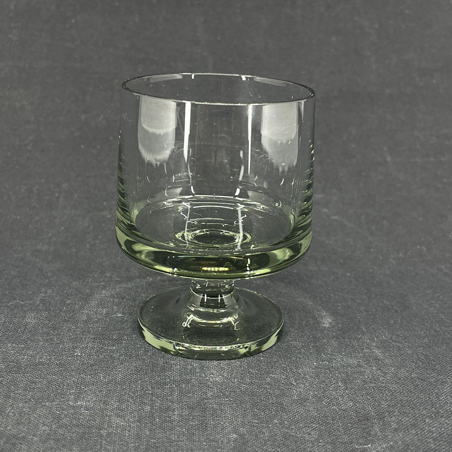 Stump port wine glass, smoke