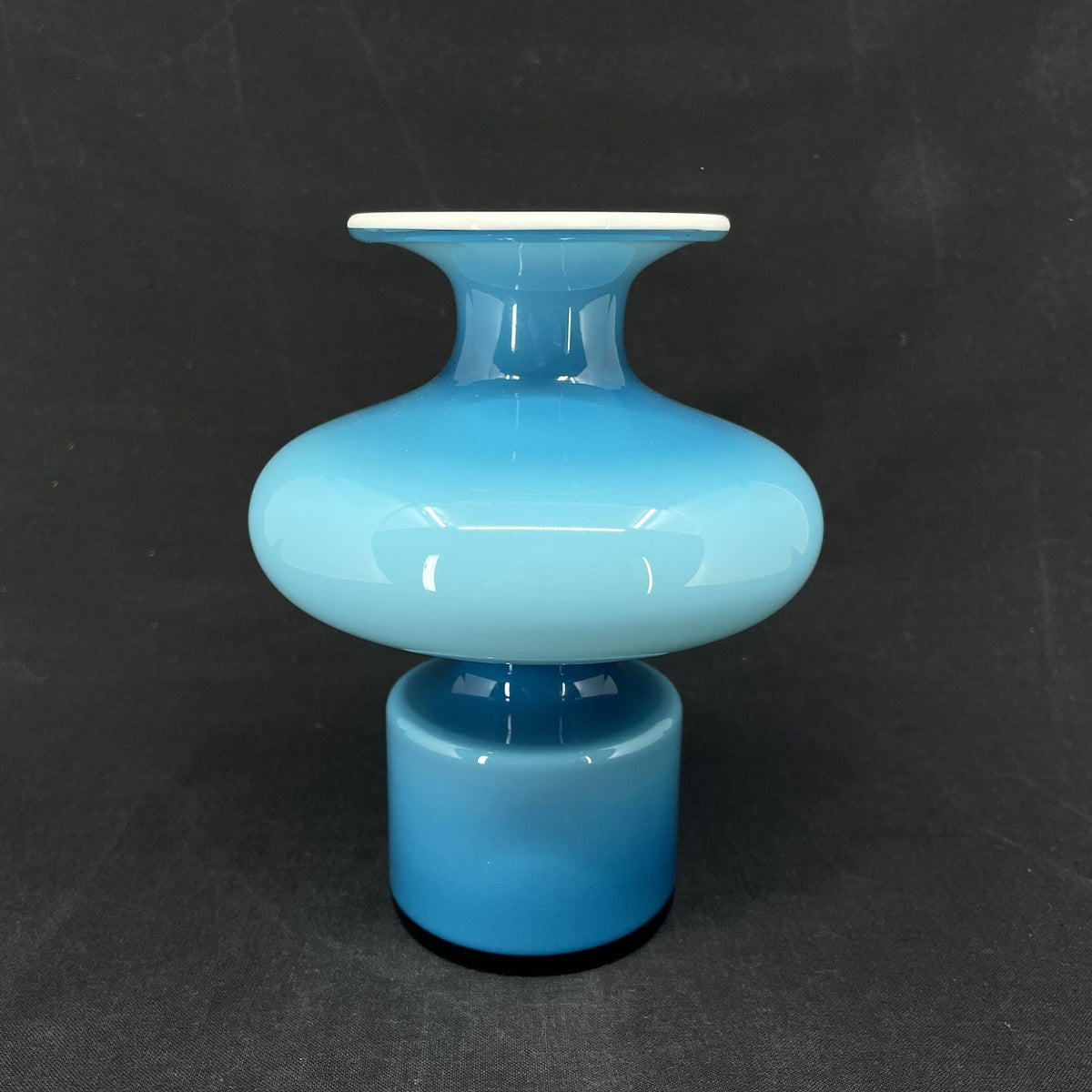 Blå Carnaby vase, 15 cm.