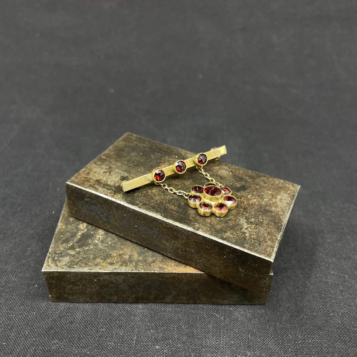 Brooch with garnets