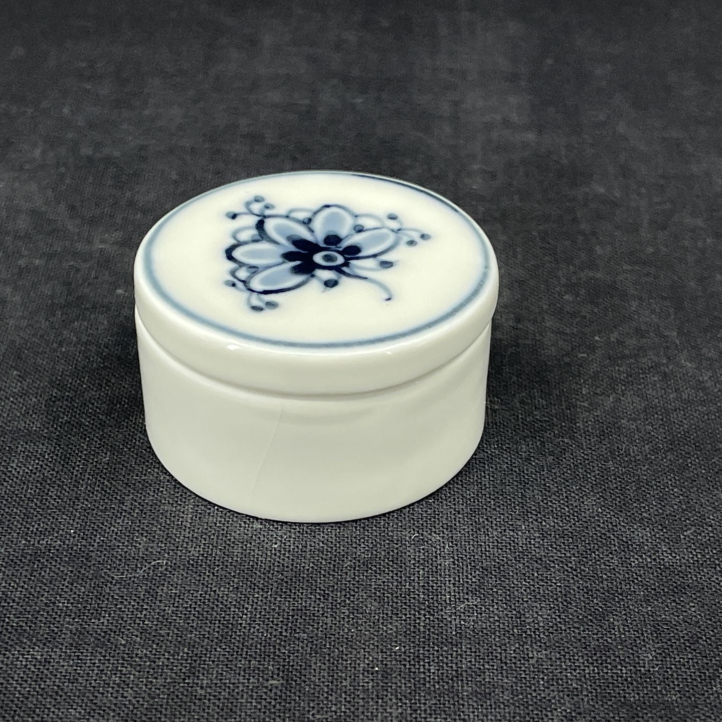 Small Blue Fluted box with flower