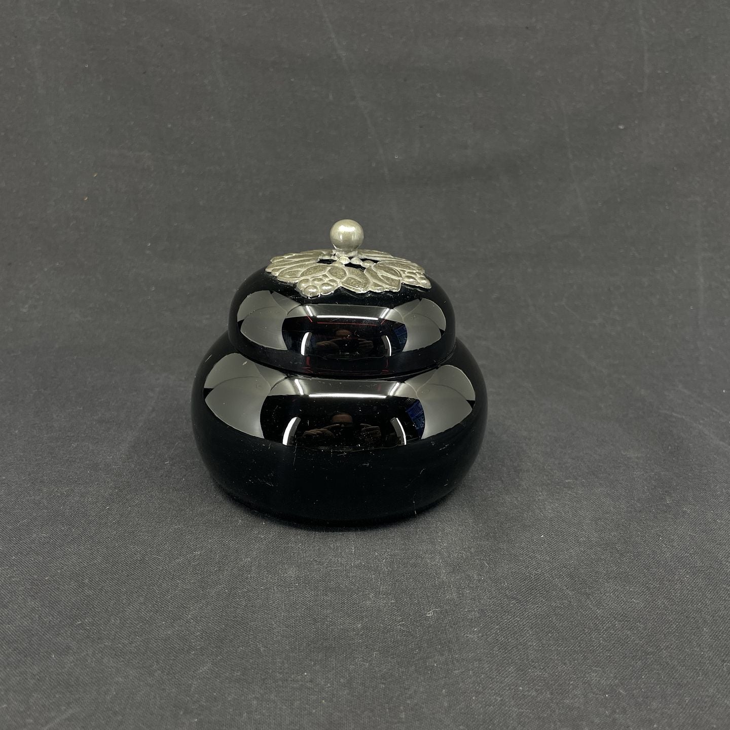 Bonbonniere with pewter mounting