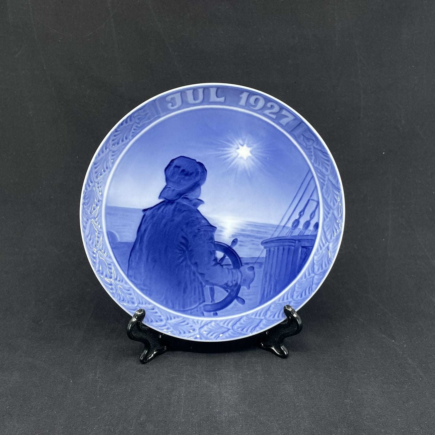 Royal Copenhagen Christmas plate 1927