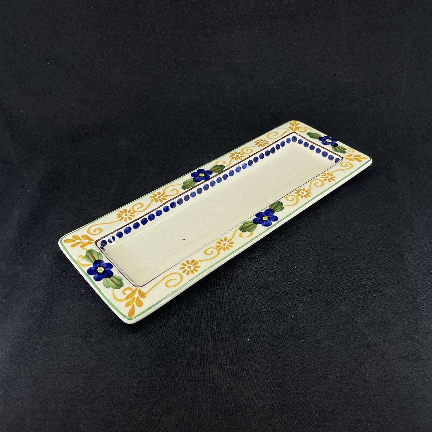 Aluminia pen tray with violets