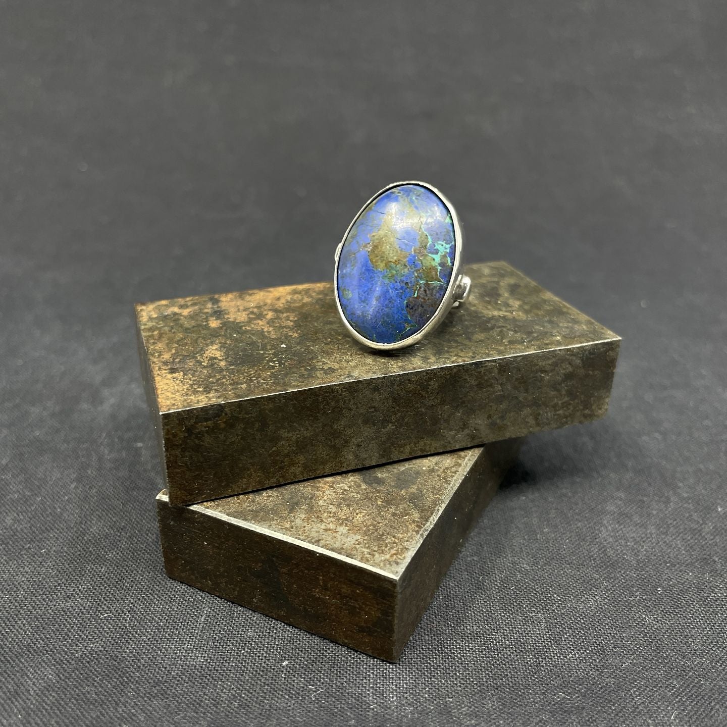 Modern ring with lapis