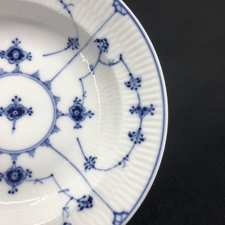 Mussel painted Fluted deep plate, 20 cm.