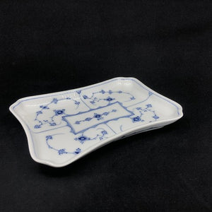 Mussel painted Fluted tray, 1923-1928