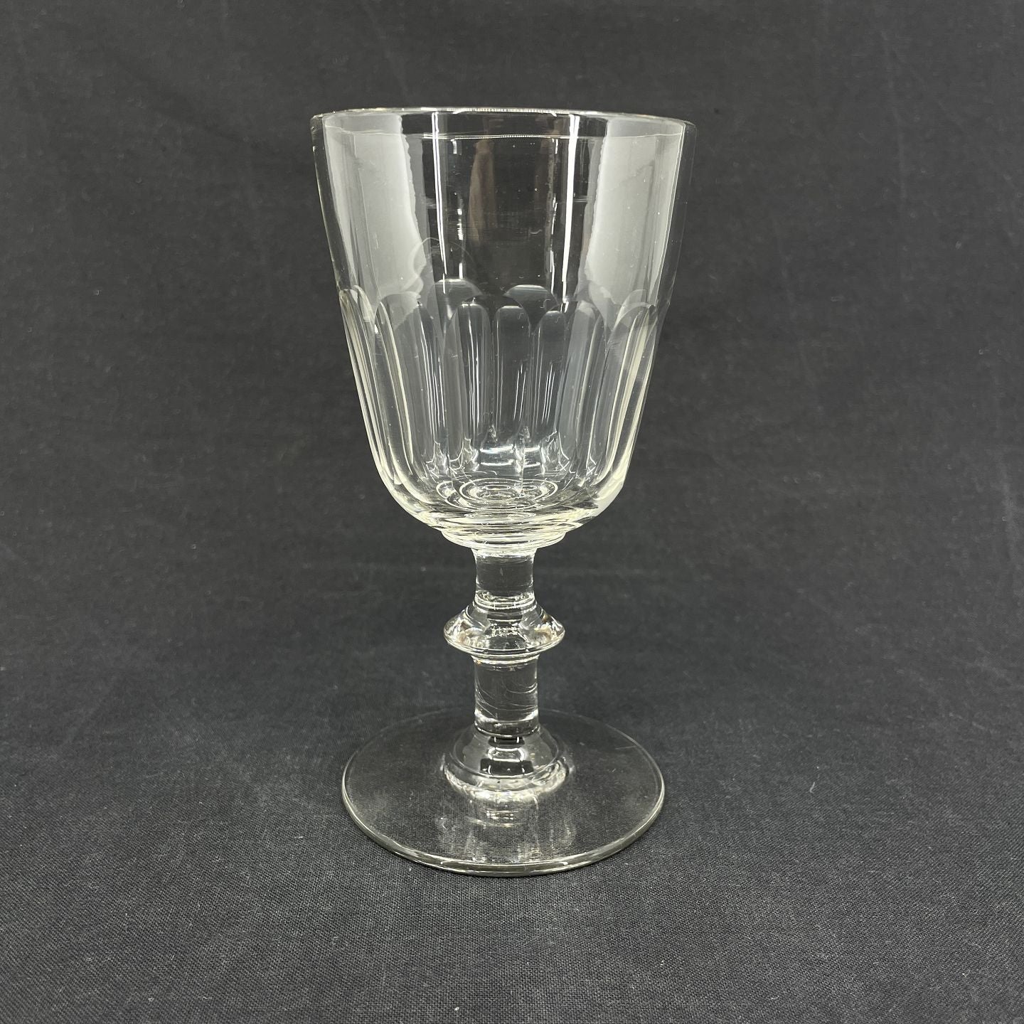 Little Christian d. 8 red wine glasses