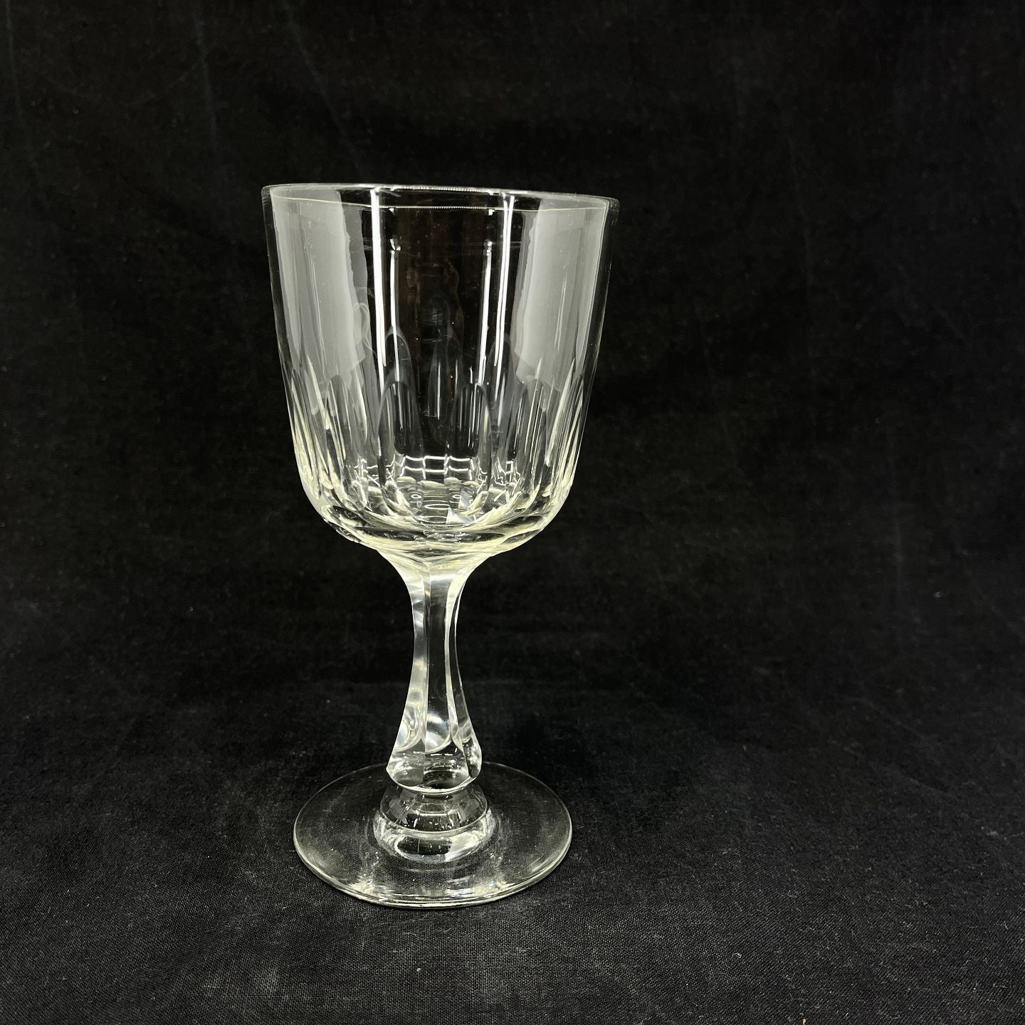 Edward red wine glass, 16.5 cm.