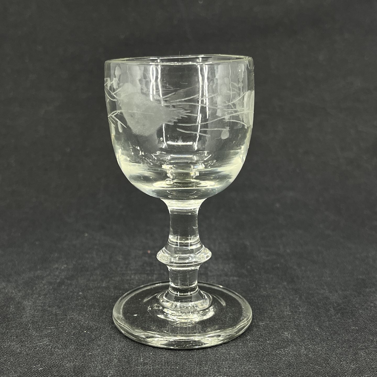 Shot glass with pointed blade grinding