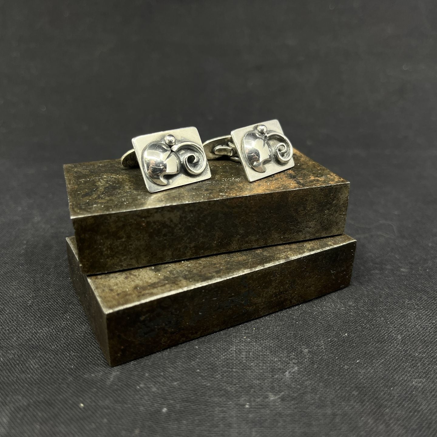 A pair of art nouveau cufflinks